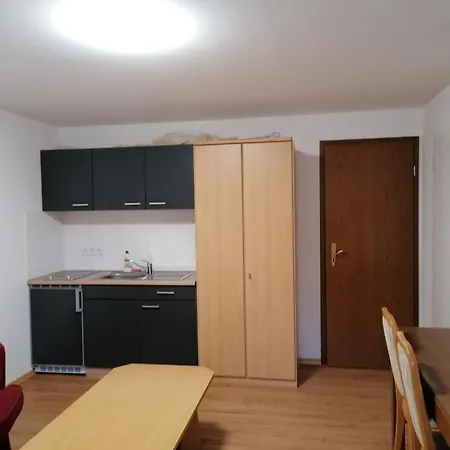 1-zimmer Mit Einbaukueche Und Bad Lägenhet Böbrach